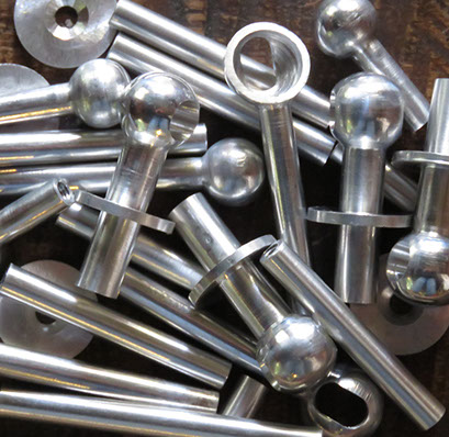 sillón Glif Sillon Glif - Silla Glif - Madera y cuero - hecho a mano en patagonia Argentina.